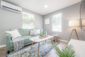 Newly Renovated Couple’s Retreat 2Bd/1B with King Bed